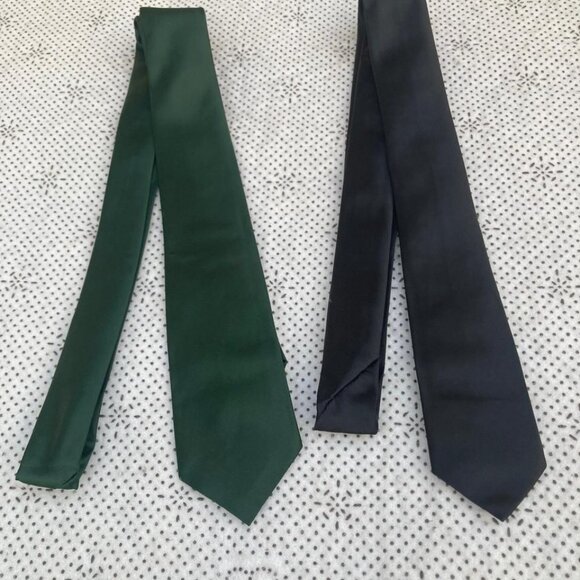 Set of 2 Men Slim Necktie Fashion Solid Ties Black and Dark Green - Picture 9 of 9